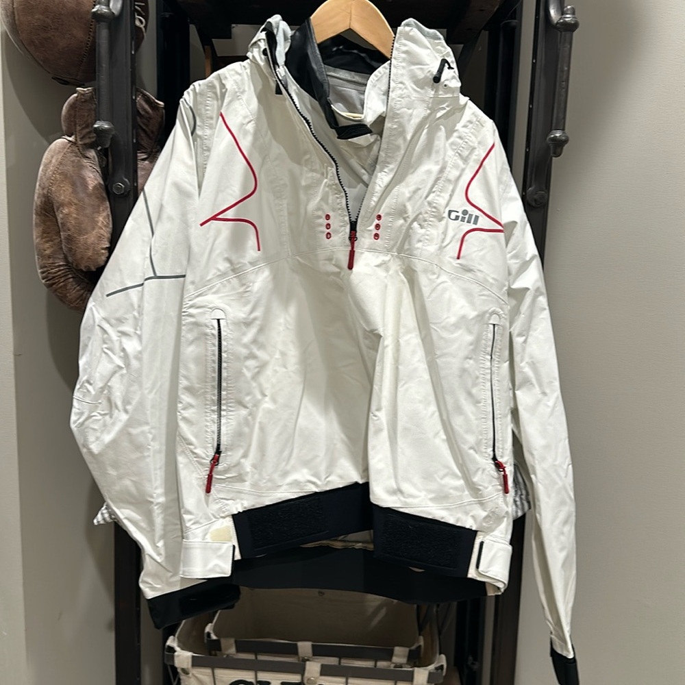 Gill- men’s size large, waterproof 1/4 pullover sailing jacket.